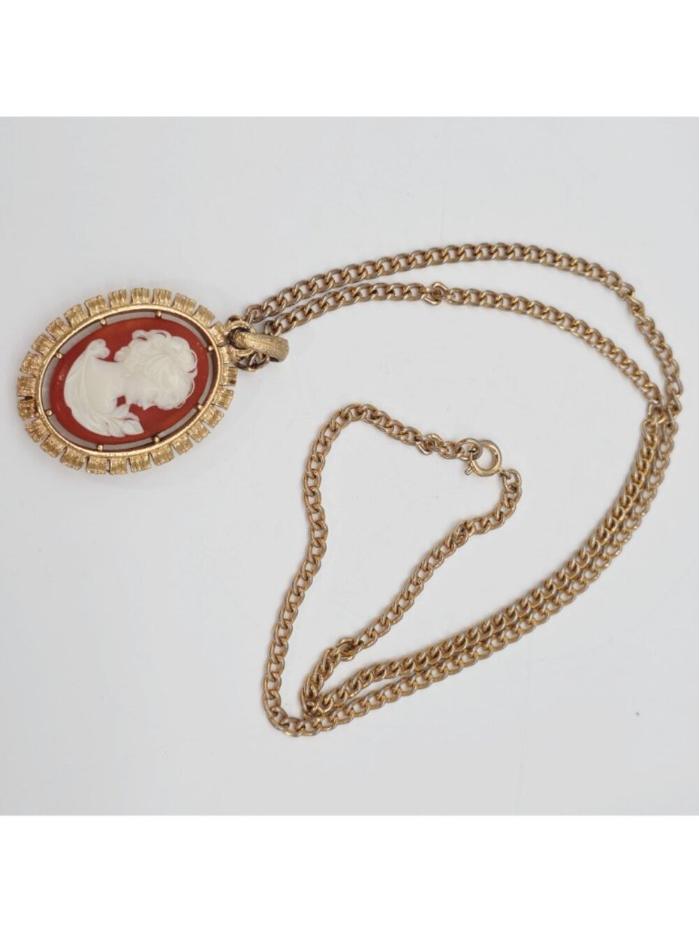Gold-Tone Cameo Pendant Necklace Ornate Detailing & Long Chain Oval Reversible - Picture 8 of 9
